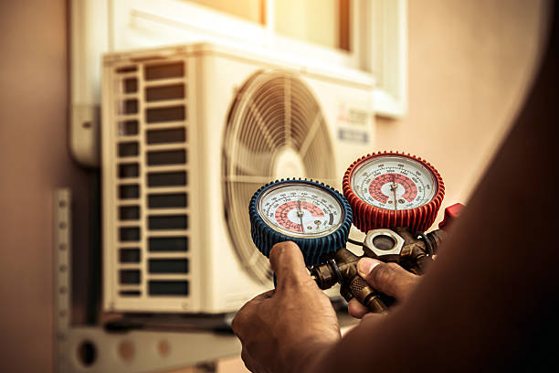 Professional Hvac technician working in Thurston, OH